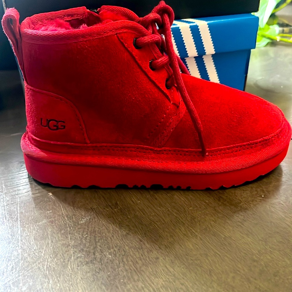 New  Girls plush UGG size12 girls